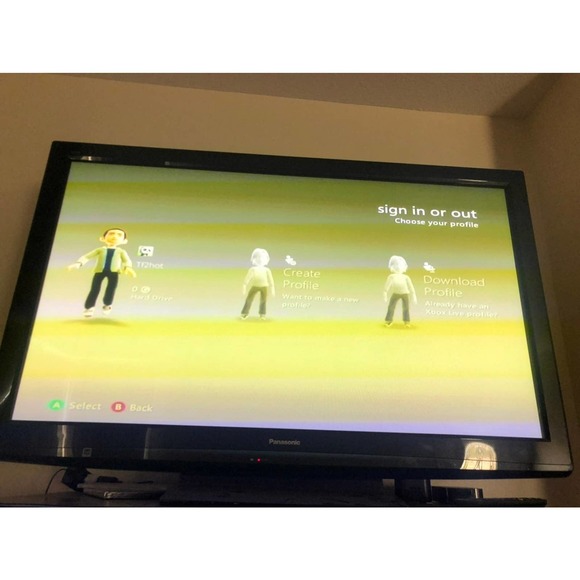 Xbox 360 S BUNDLE + 24 games & accessories - Picture 2 of 12